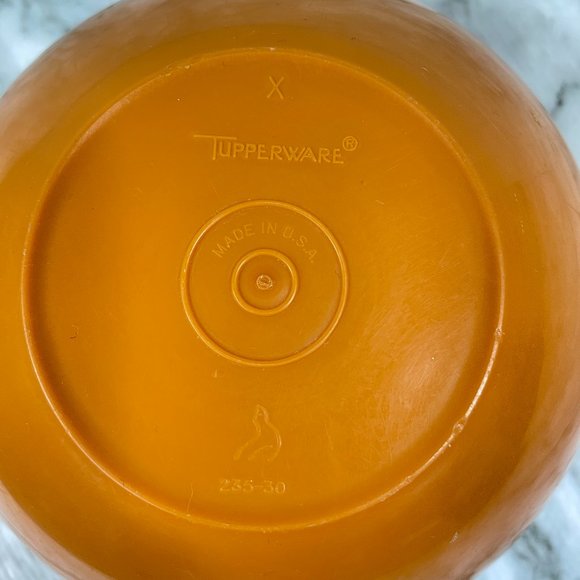 Vintage Tupperware Burnt Orange Tupper Seal Bowl #235-30 with Sheer Lid #228-19 - Picture 5 of 7